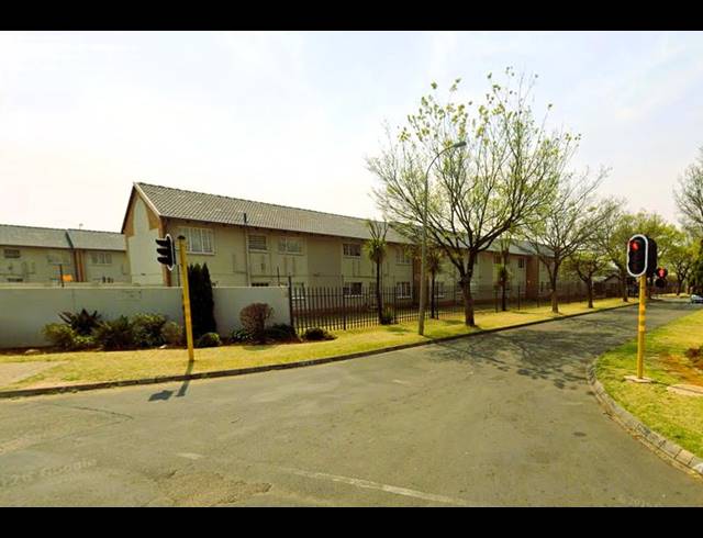 2 BEDROOM COMPLEX FOR SALE IN BOKSBURG WEST